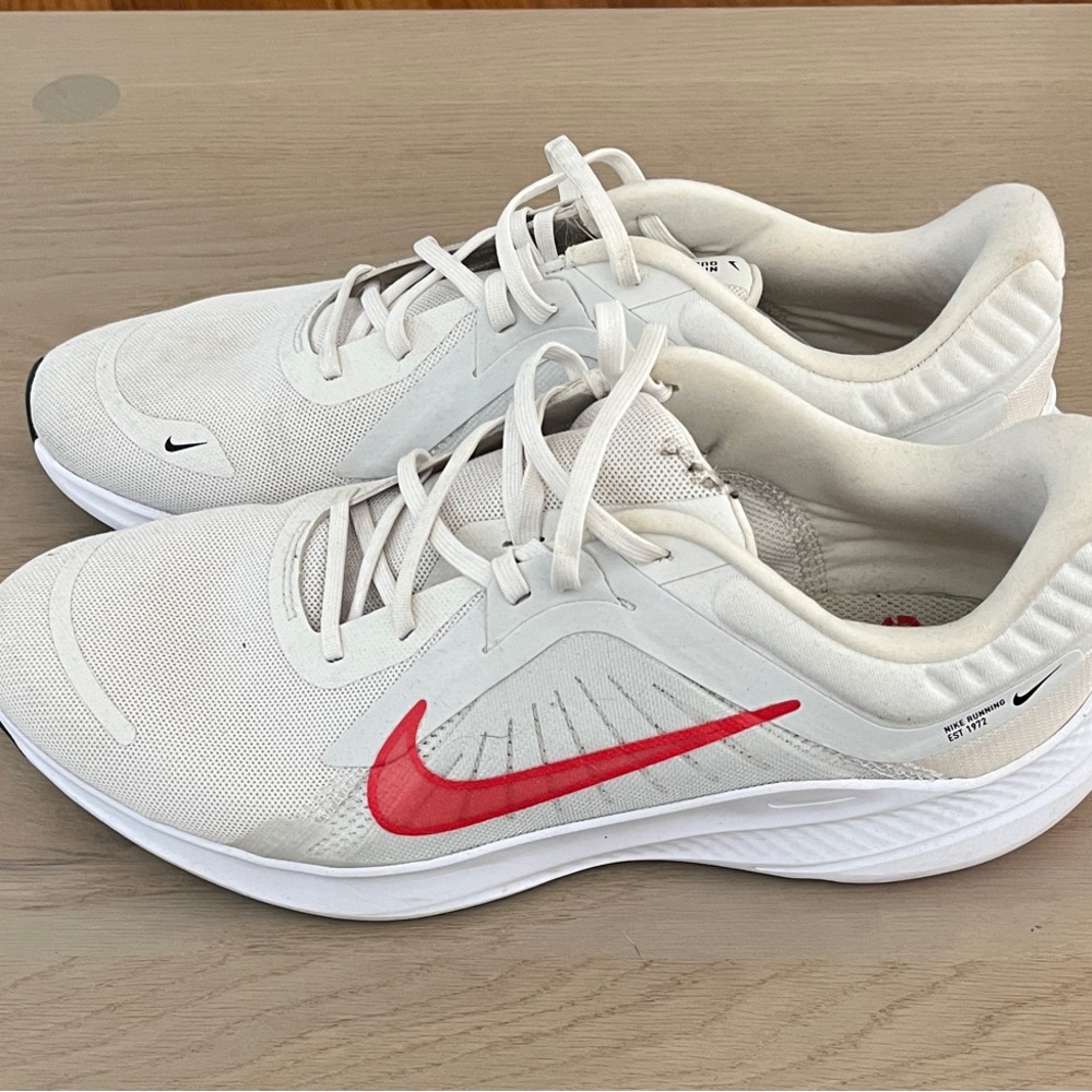 Nike White and Red Low-Top Running Shoes